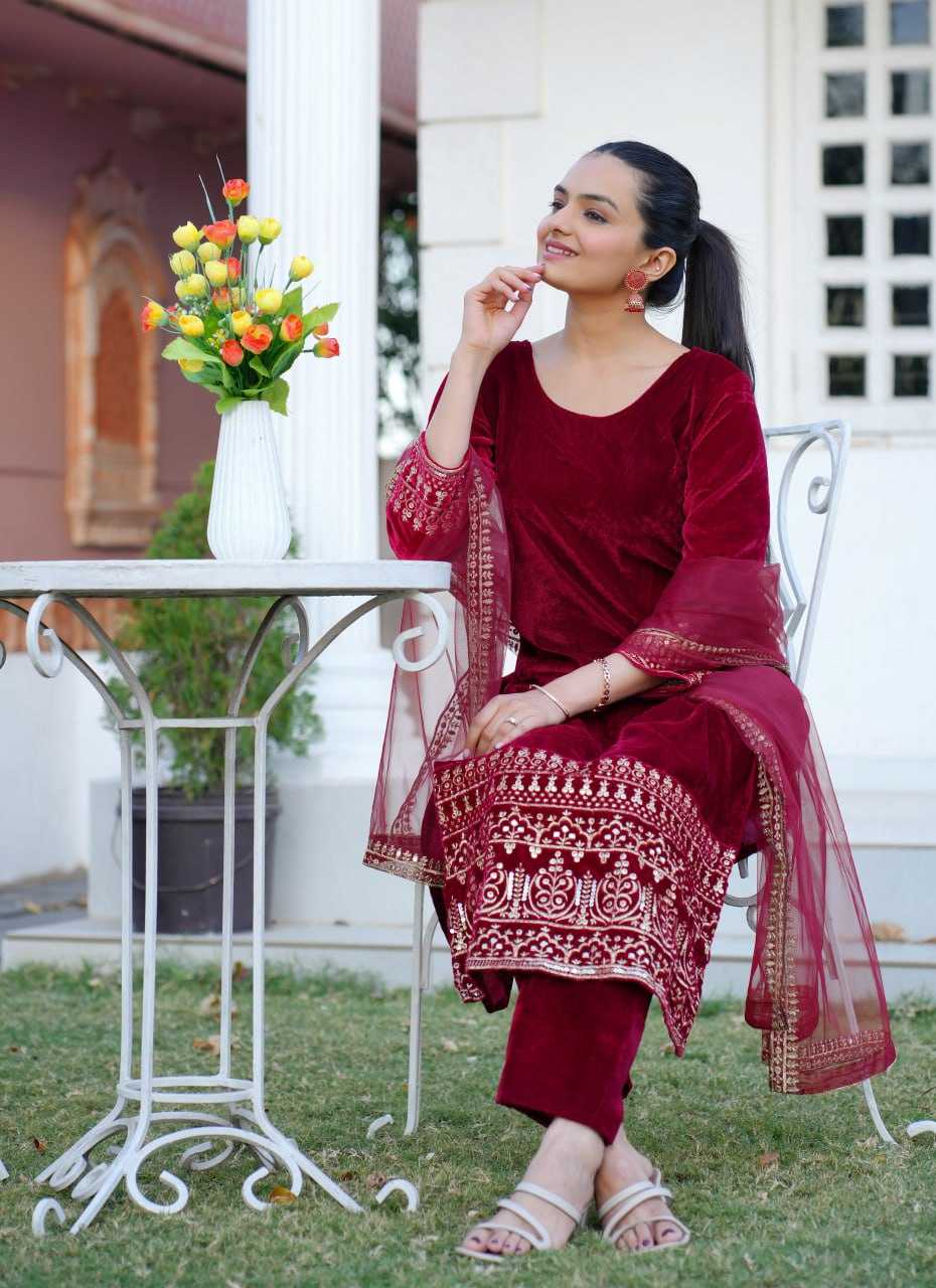 KASHMIRI SUITS