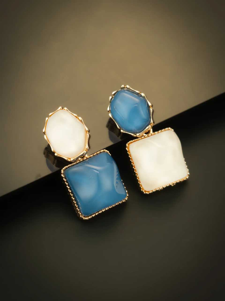 ARTIFICIAL EARRING