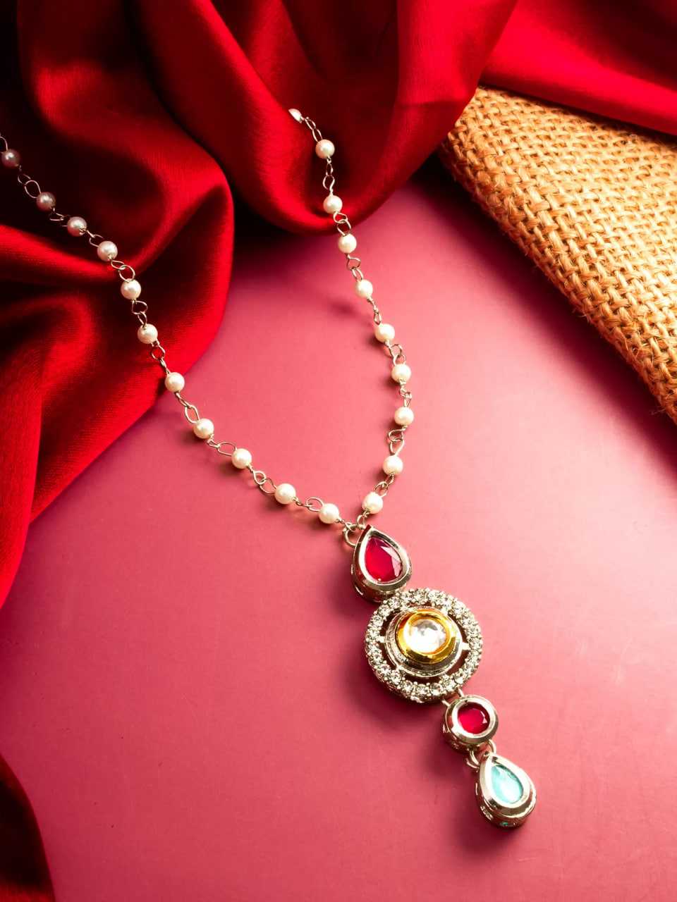 WOMEN CHAIN