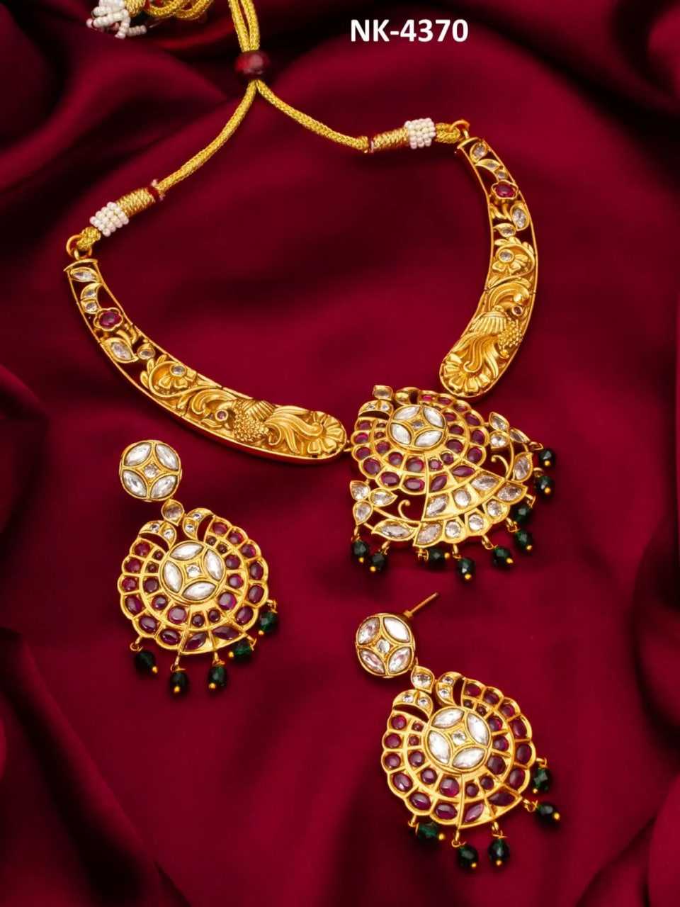GOLDEN NECKLACE SET