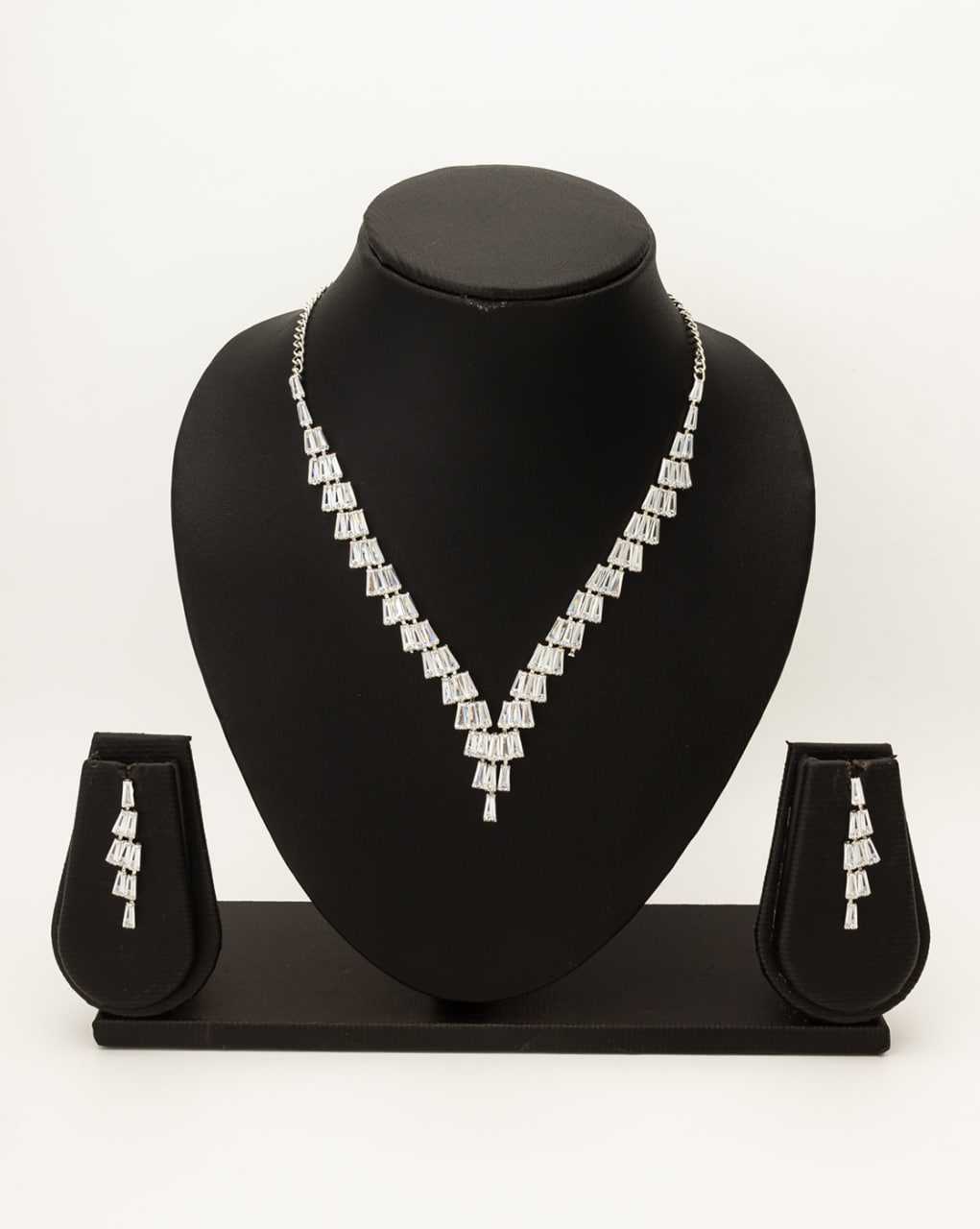 ARTIFICIAL NECKLACES