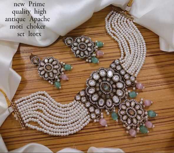 CHOKER NECKLACES