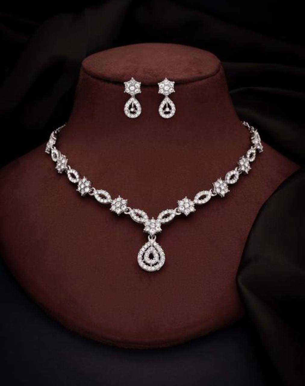 AD DIAMOND NECKLACE