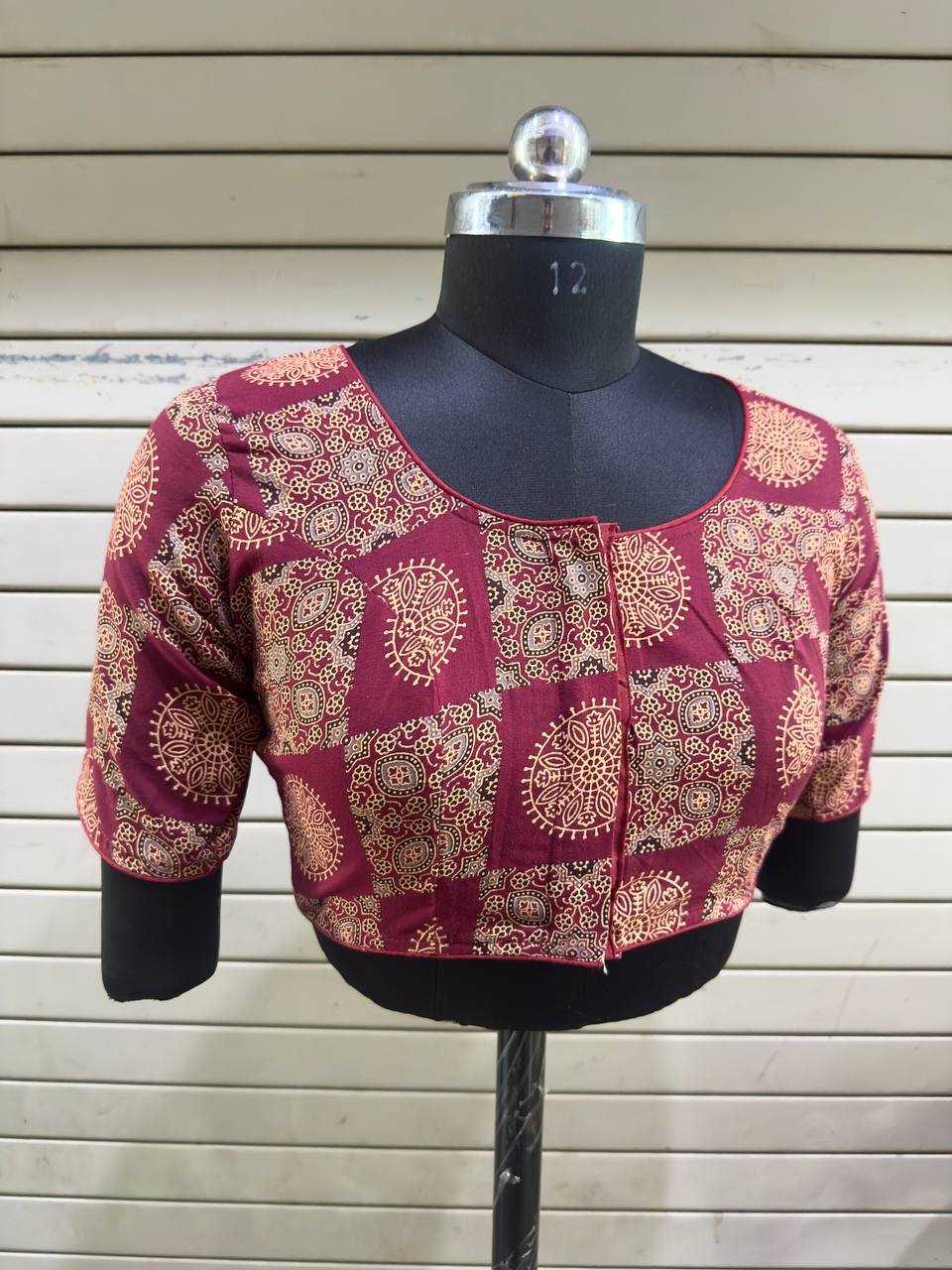 BLOUSE