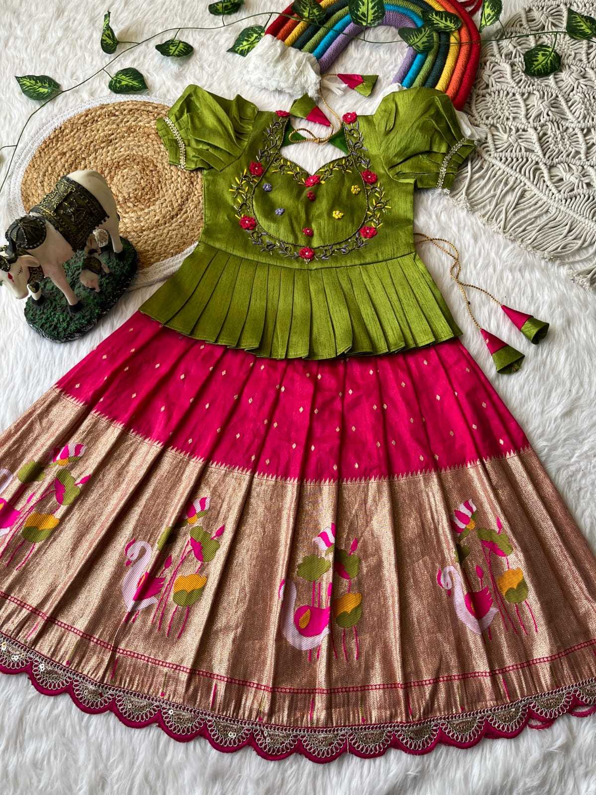 KIDS GOWN