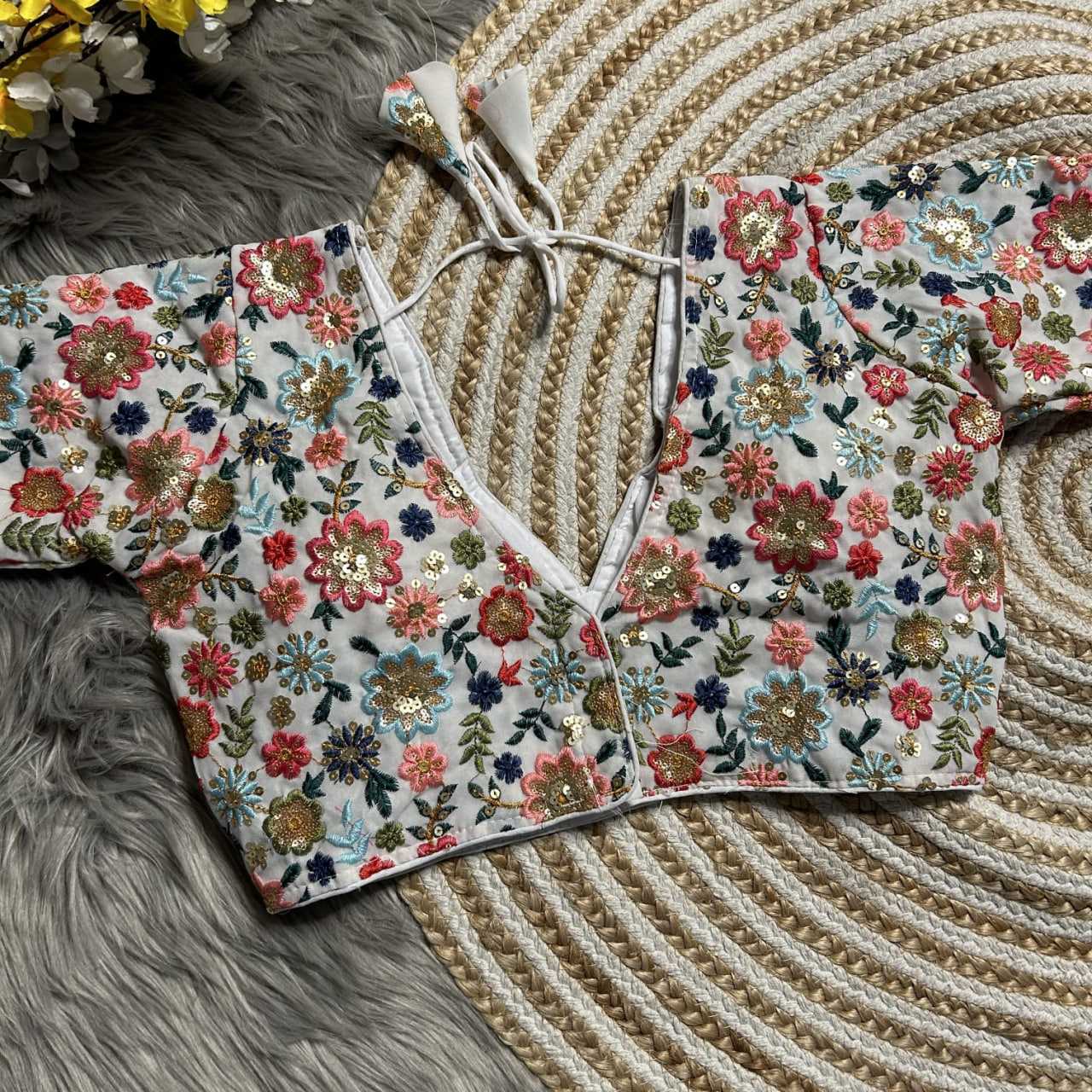 V-NECK BLOUSES