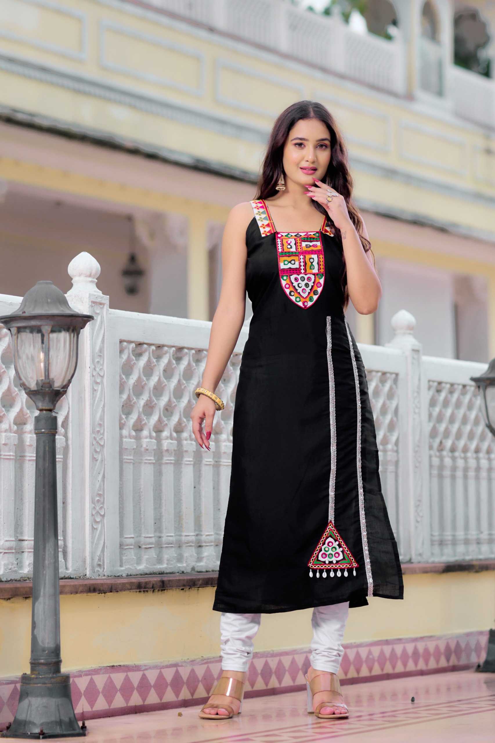  SLEEVELESS KURTIS