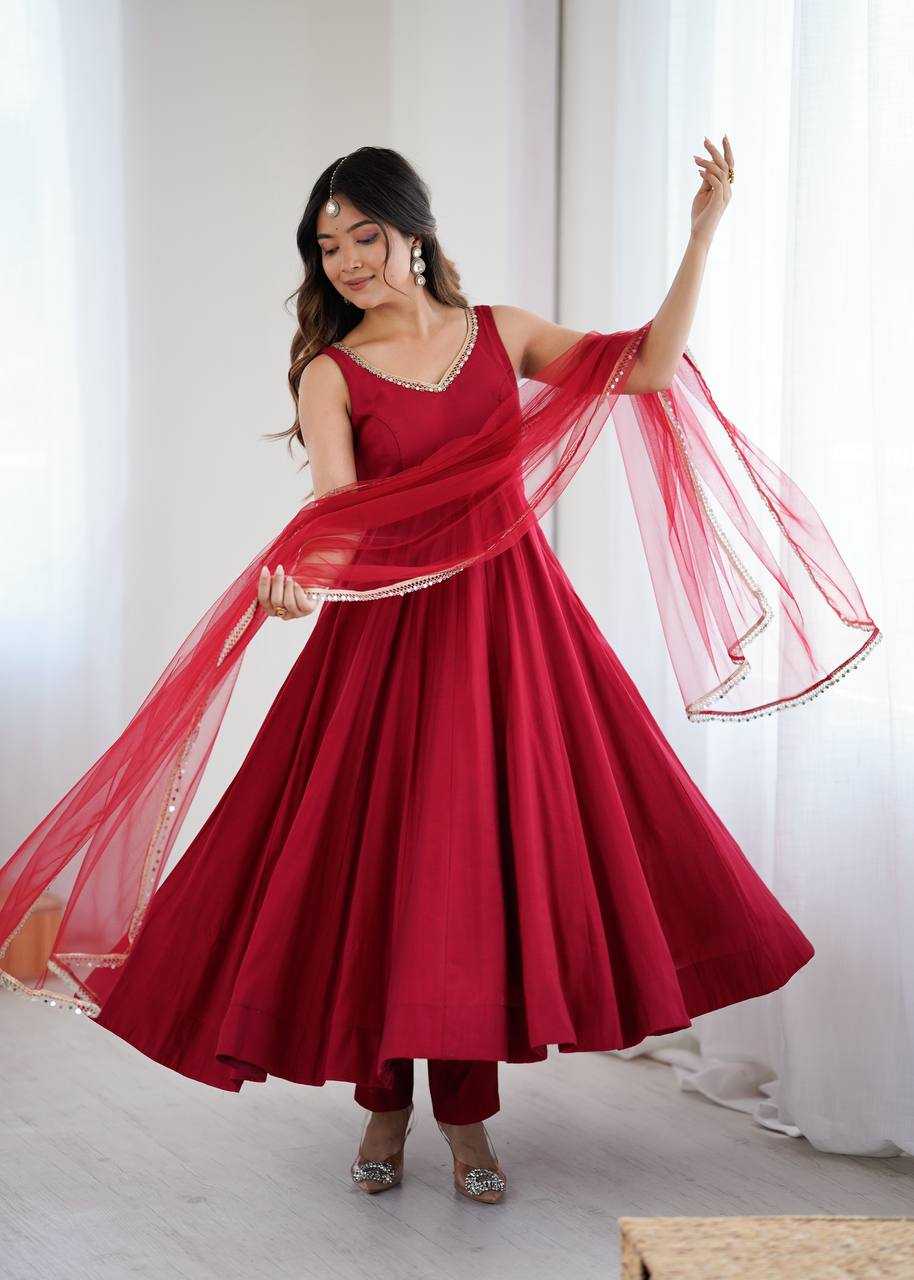 SLEEVELESS GOWNS