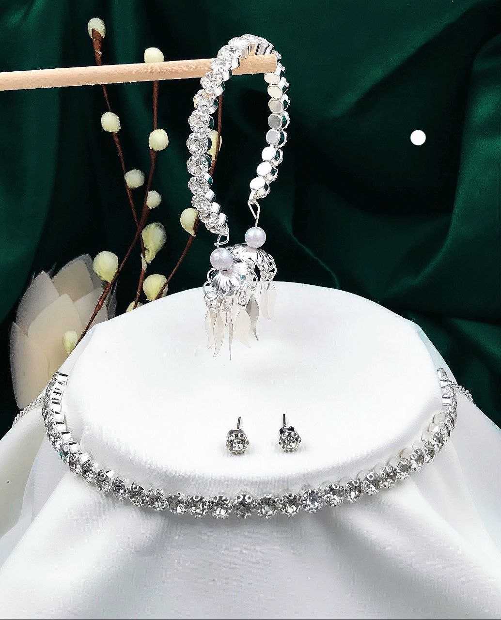 ARTIFICIAL DIAMOND NECKLACE