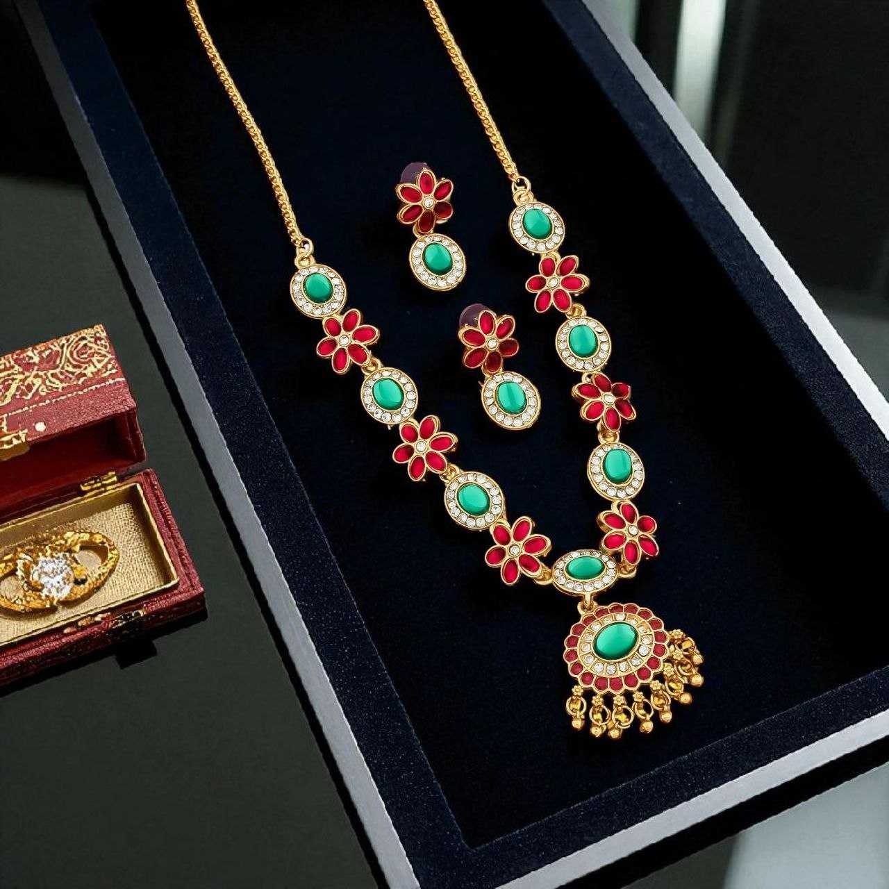 KUNDAN NECKLACE SET