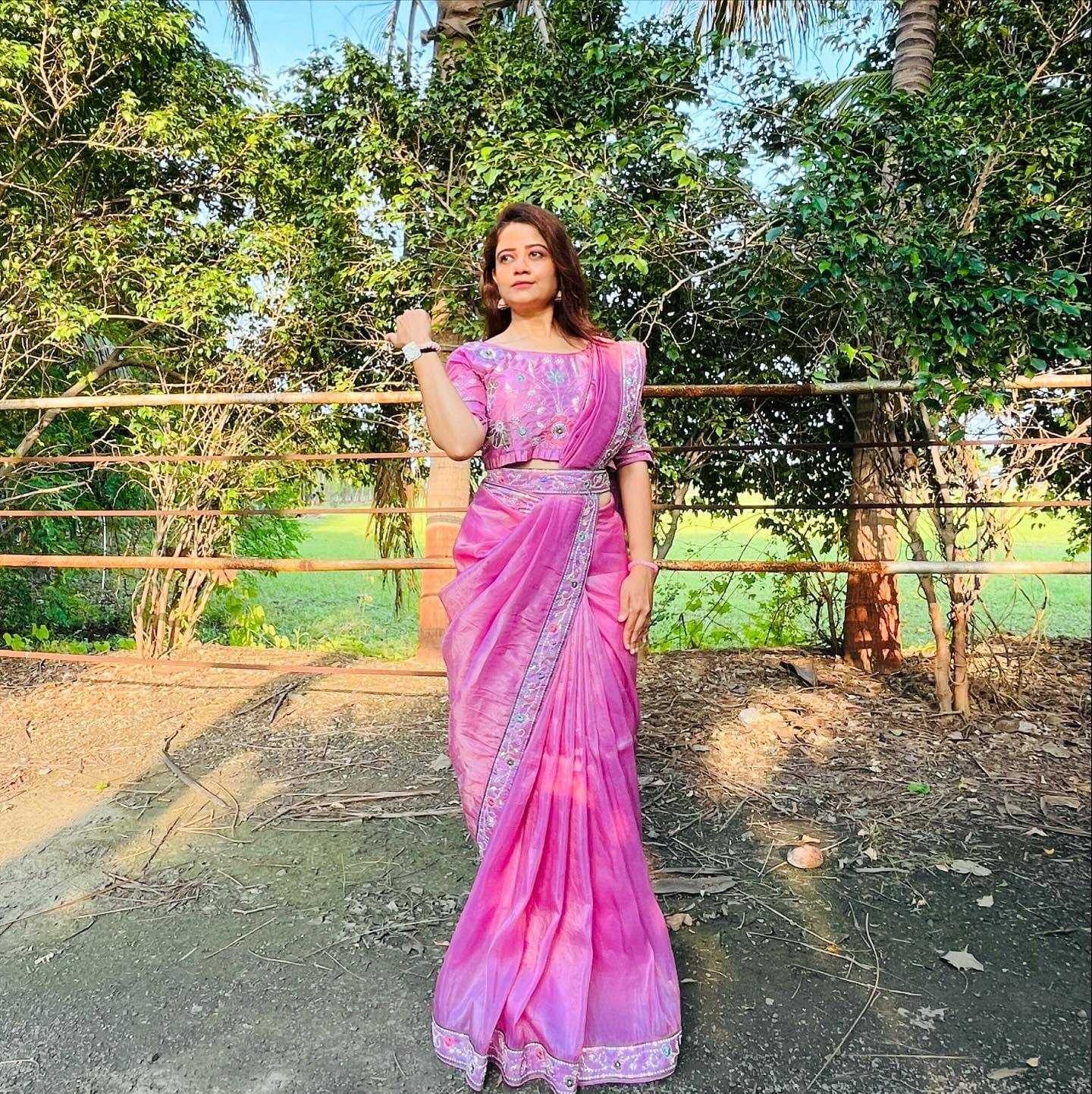 GOLDEN SAREES