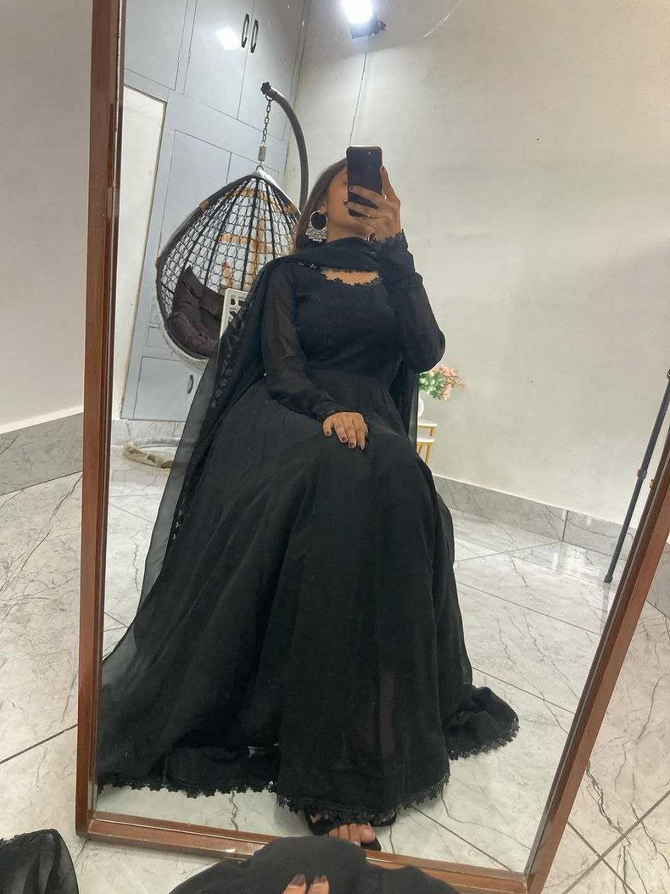 BLACK GOWN