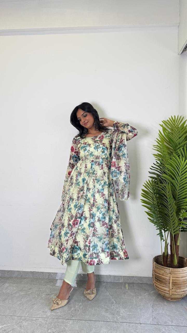 LIGHTWEIGHT GOWNS
