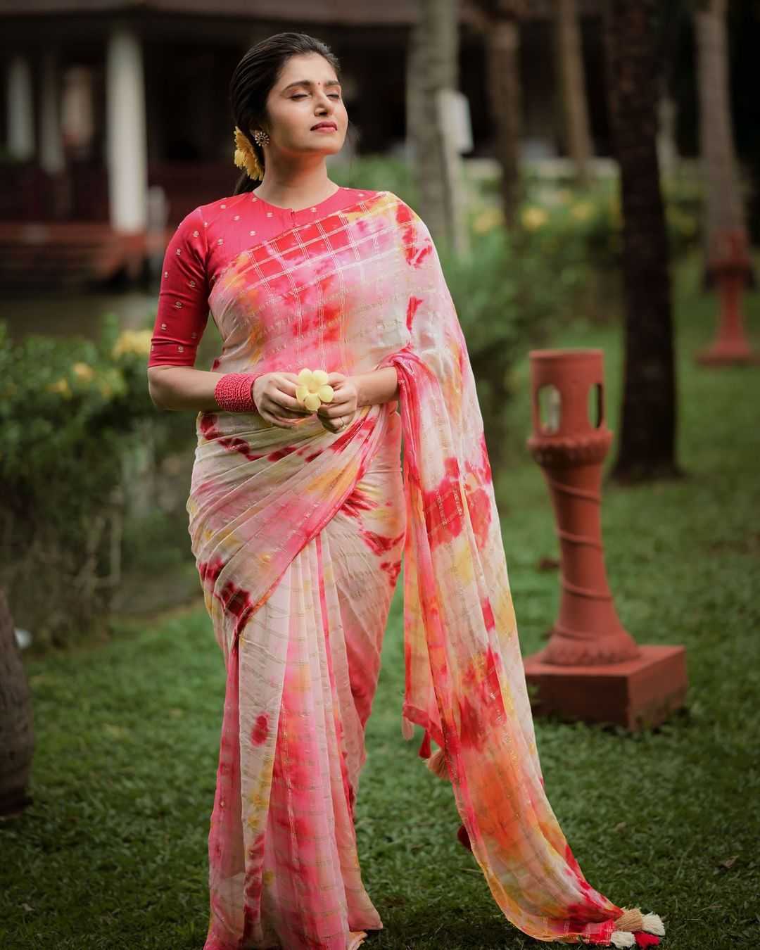 LACE BORDER SAREES