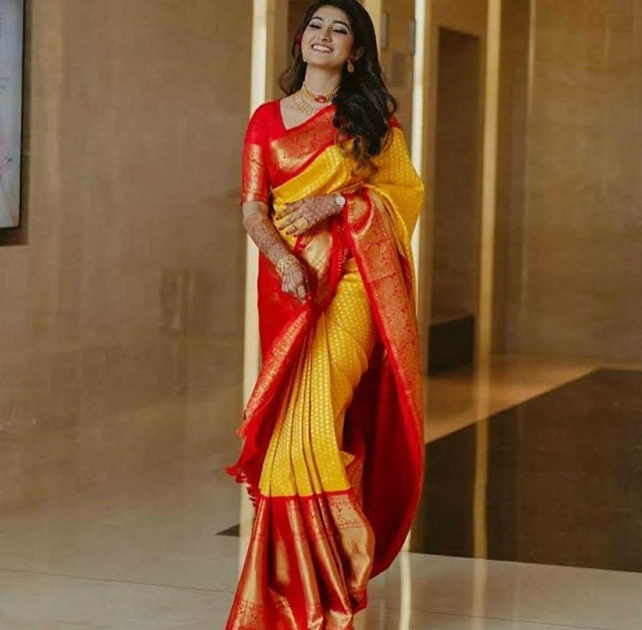 LIGHTWEIGHT SAREES