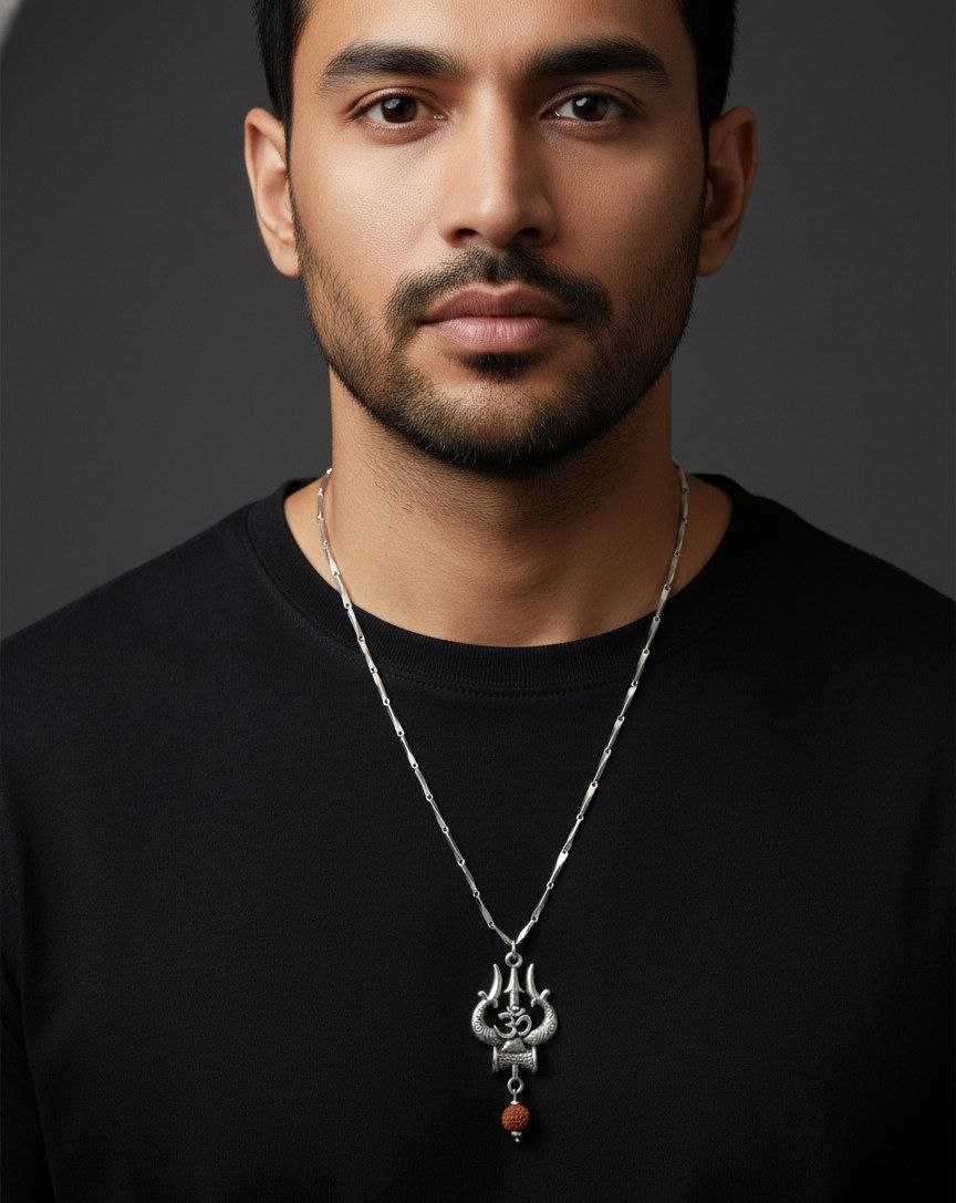 CHAINS WITH PENDANTS