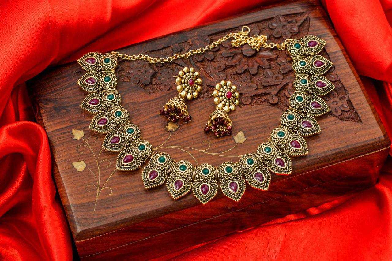 SOUTH INDIAN JEWELRY