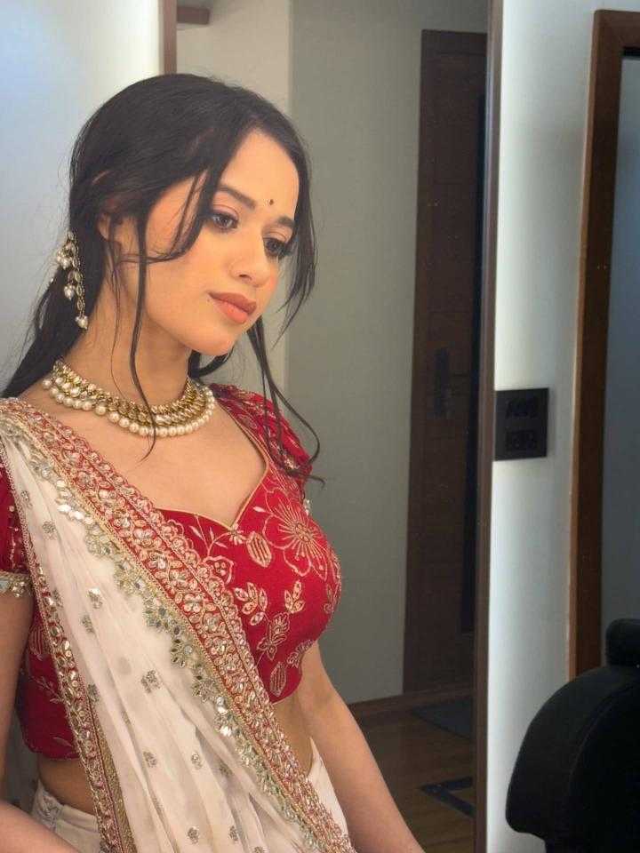 JANNAT ZUBAIR RAHMANI COLLECTIONS