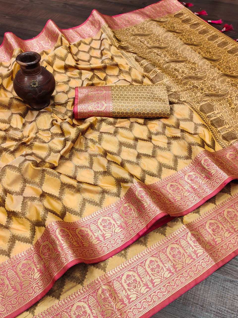 YNF SOFT SILK RIN150 ARPITA SILK SAREES WHOLESALE SOFT SILK TRADITIONAL SAREES MANUFACTURER