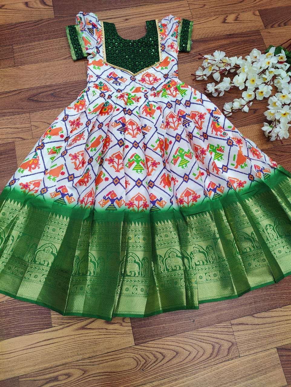 YNF SILK RPVR JAWELRY KIDS WEAR WHOLESALE KIDS GOWNS EMANUFACTURER