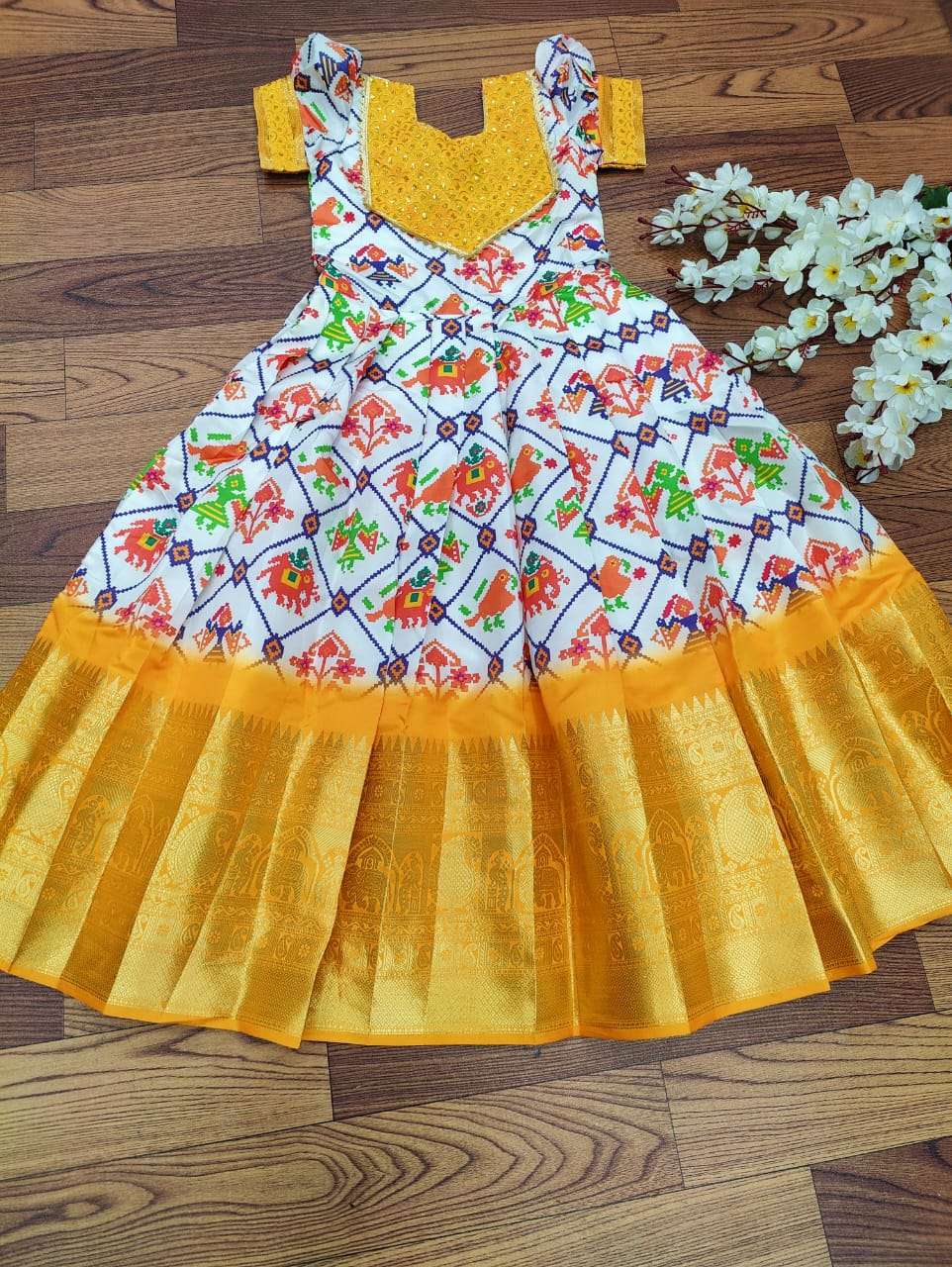 YNF SILK RPVR JAWELRY KIDS WEAR WHOLESALE KIDS GOWNS EMANUFACTURER