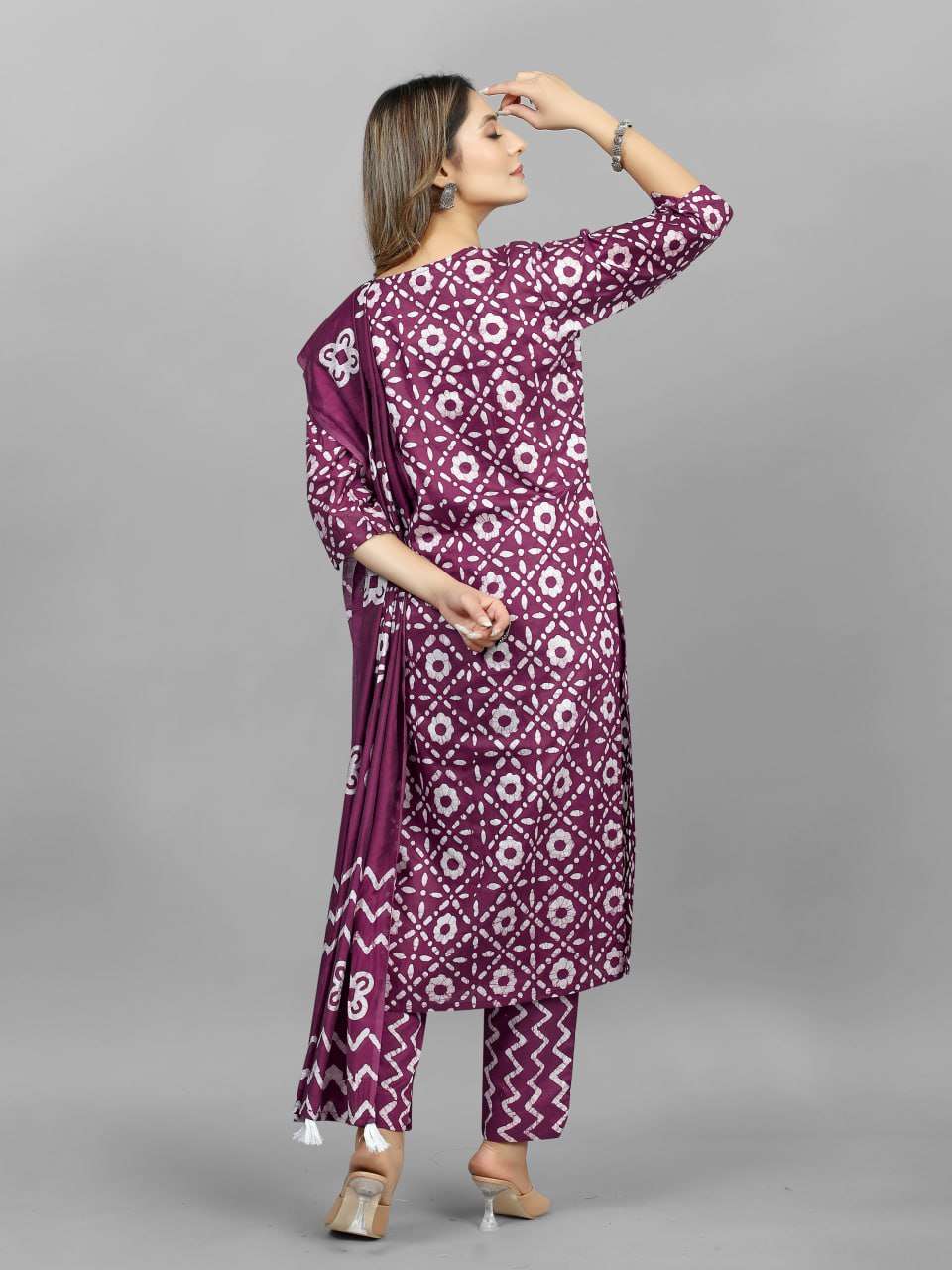 YNF COTTON SRRT BATIK SUITS & DRESSES WHOLESALE PRINTED COTTON LADIES SILK SUITS MANUFACTURER