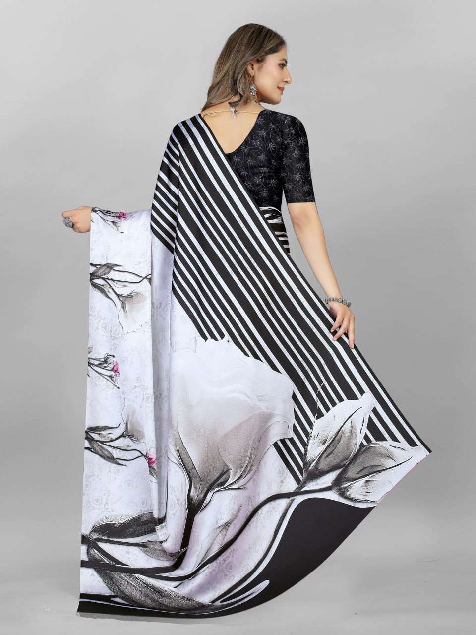 YNF CREPE SRRT JAPAN CRAPE4 SAREES WHOLESALE PRINTED LADIES CREPE SATIN SAREES MANUFACTURER