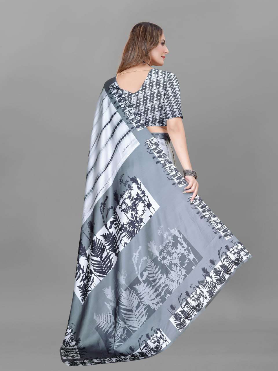 YNF CREPE SRRT JAPAN CRAPE5 SAREES WHOLESALE PRINTED LADIES CREPE SATIN SAREES MANUFACTURER