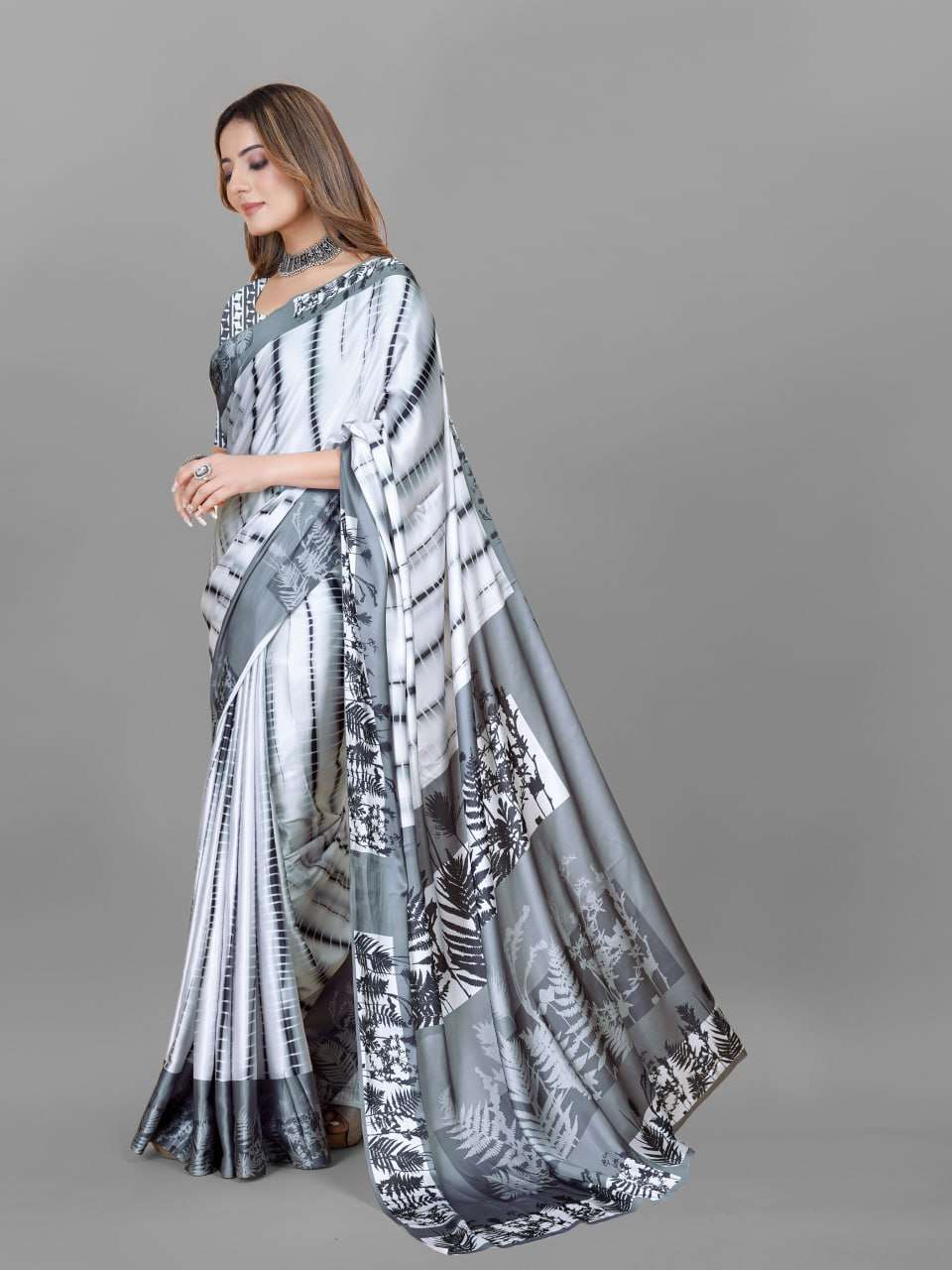 YNF CREPE SRRT JAPAN CRAPE5 SAREES WHOLESALE PRINTED LADIES CREPE SATIN SAREES MANUFACTURER