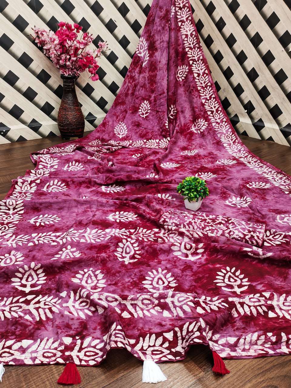 YNF BATIK SRRT HAND WAX BATIK PRIZOM SAREES WHOLESALE PRINTED LADIES BATIK SAREES MANUFACTURER