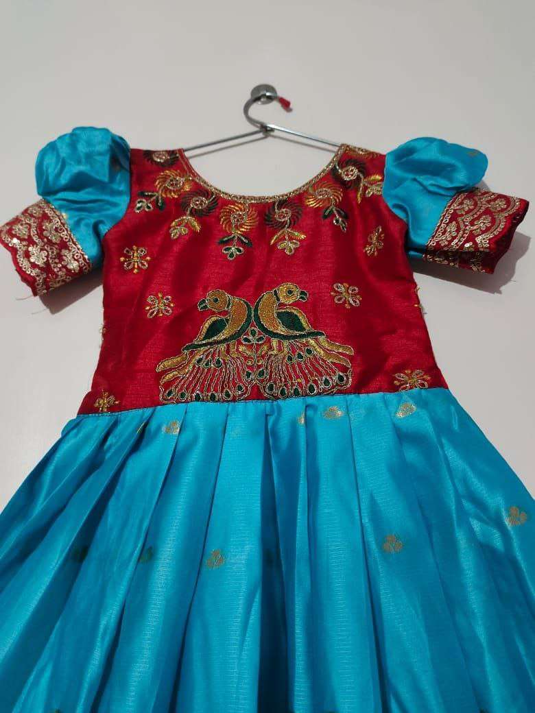 YNF SILK RPVR 08 KIDS WEAR WHOLESALE KIDS GOWNS MANUFACTURER 