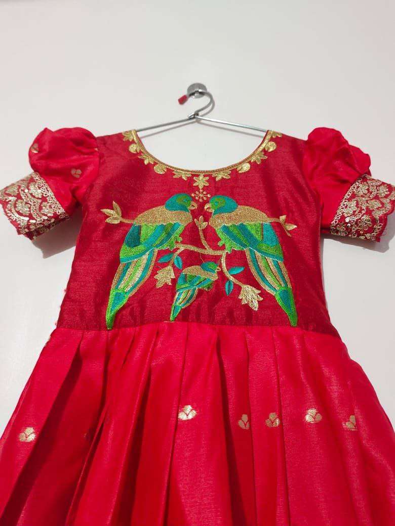 YNF SILK RPVR 08 KIDS WEAR WHOLESALE KIDS GOWNS MANUFACTURER 