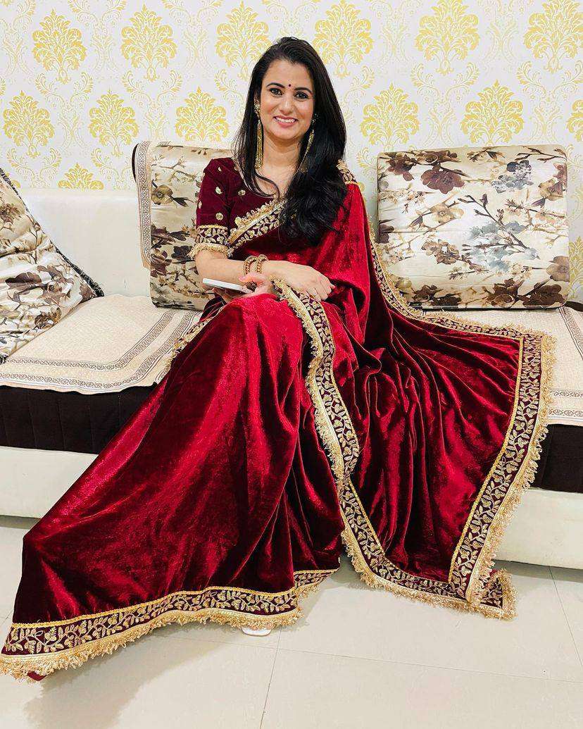 YNF VELVET RST 376 SAREES WHOLESALE FANCY VELVET LACE BORDER SAREES MANUFACTURER