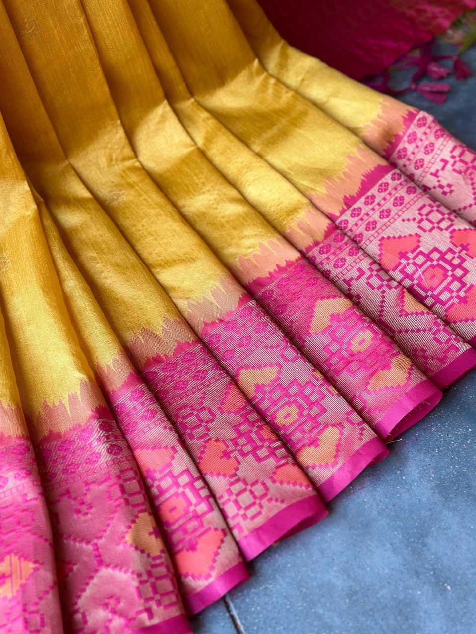 YNF PURE SILK RIN163 RAE14 SILK SAREES WHOLESALE SOFT SILK TRADITIONAL PURE SILK SAREES MANUFACTURER