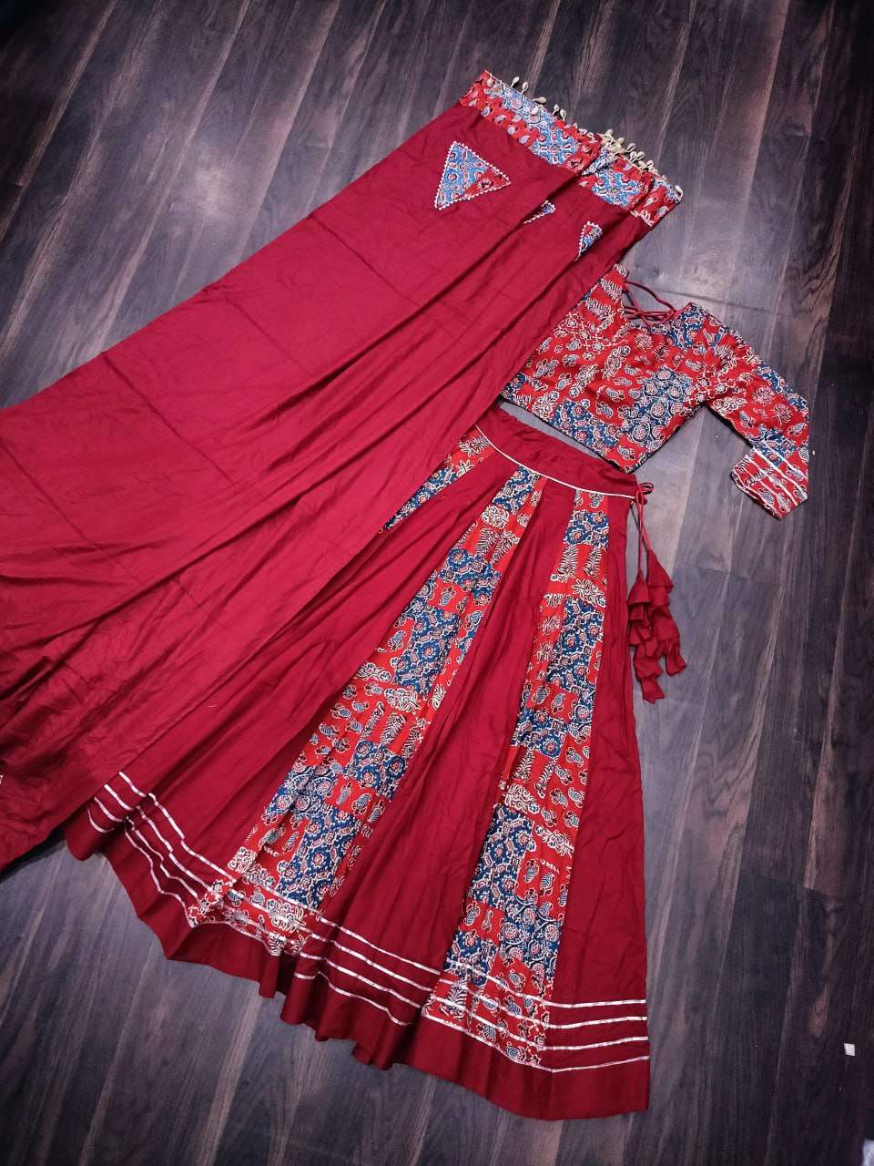 YNF RAYON KESH132 7123 LEHENGAS WHOLESALE TRADITIONAL PRINTED NAVRATRI CHANIYA CHOLI MANUFACTURER