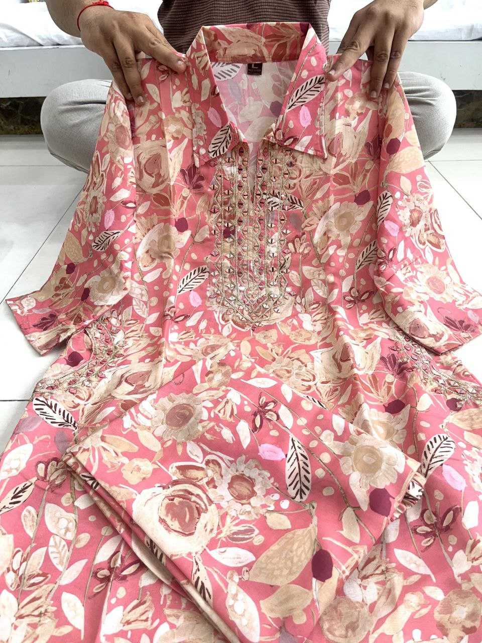 YNF MUSLIN KESH209  8889_7 KURTIS WHOLESALE COLLAR NECK KURTI WITH PANT MIRROR WORK KURTI MANUFACTURER