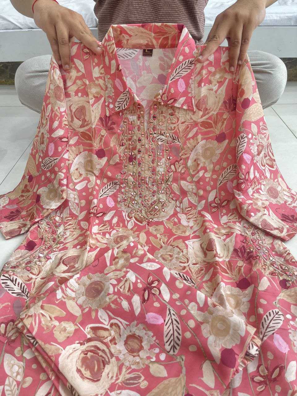 YNF MUSLIN KESH209  8889_7 KURTIS WHOLESALE COLLAR NECK KURTI WITH PANT MIRROR WORK KURTI MANUFACTURER