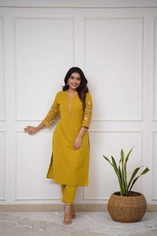 YNF RAYON RIN201 RRD26 KURTIS WHOLESALE FESTIVE RAYON KURTIS WITH BOTTOM FANCY EMBROIDERED V-NECK KURTIS MANUFACTURER