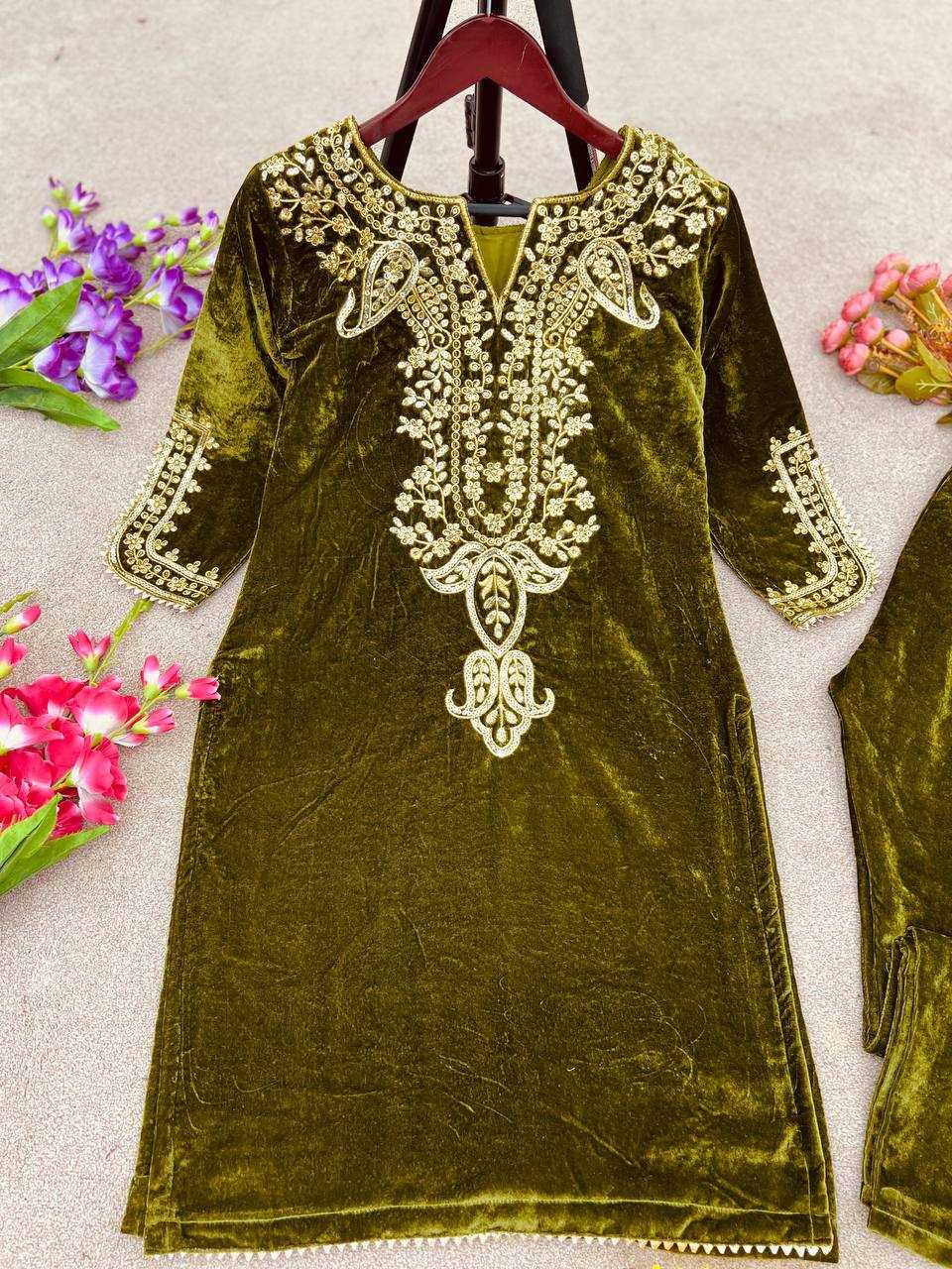 YNF VELVET KESH123 5104 SUITS & DRESSES WHOLESALE FESTIVE FANCY EMBROIDERED SILK FULL SLEEVE SUITS MANUFACTURER