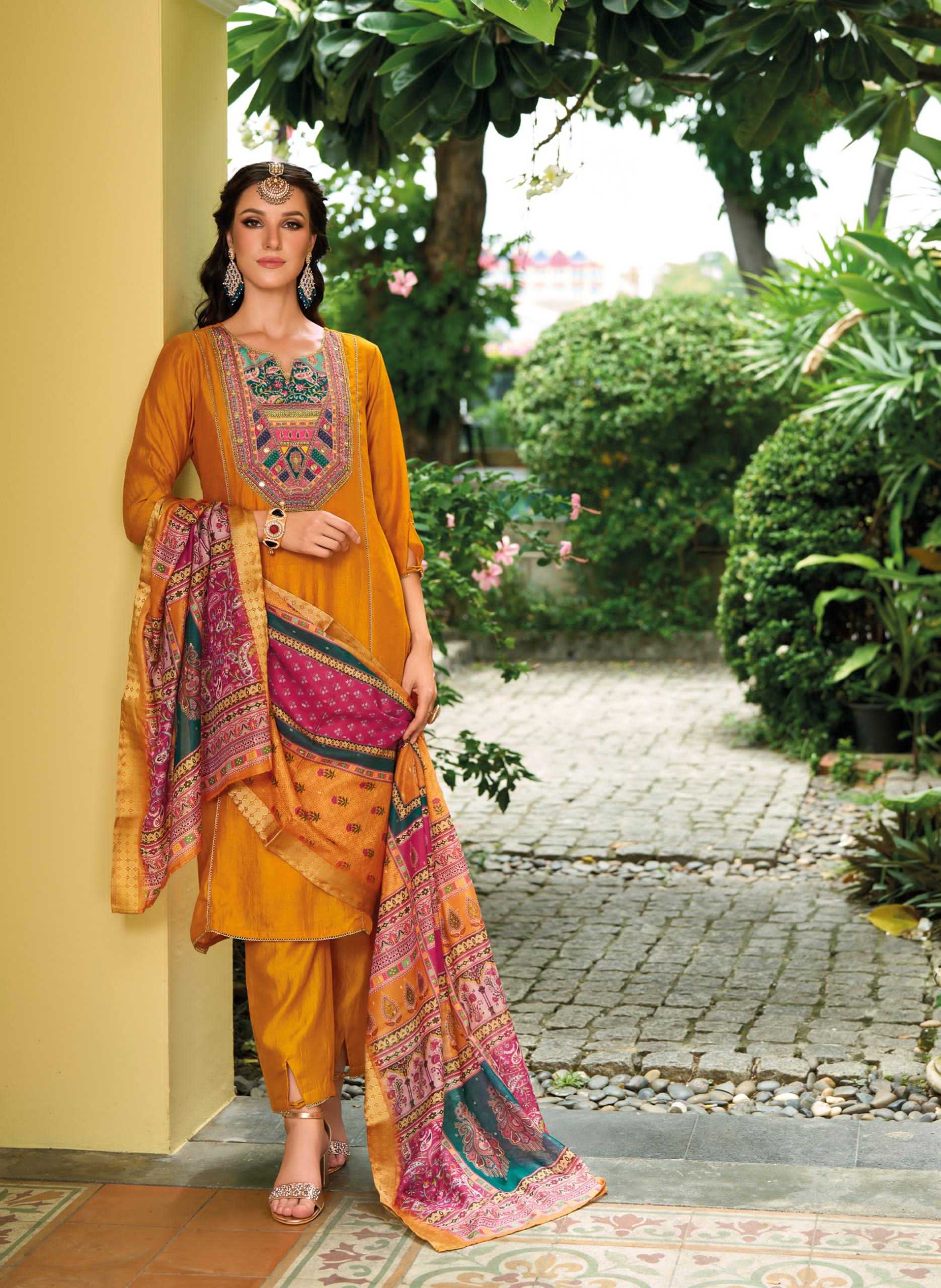 YNF VICHITRA SILK LADY LEELA KESH236 ZEENAT CLOTHING BRANDS WHOLESALE SUITS MANUFACTURER