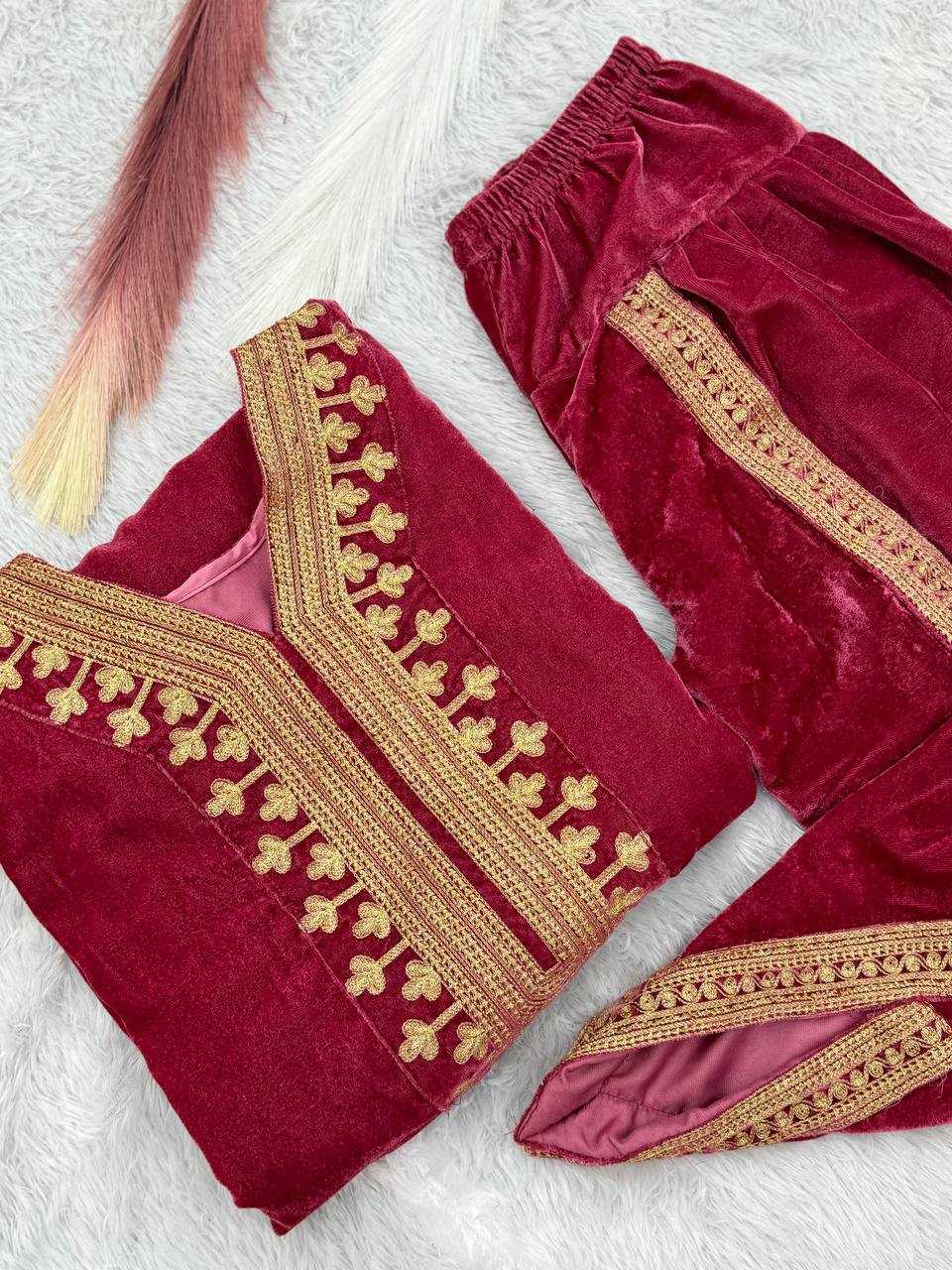 YNF VELVET KESH228 576 SUIT WHOLESALE EMBROIDERED VELVET LADIES SUIT MANUFACTURER