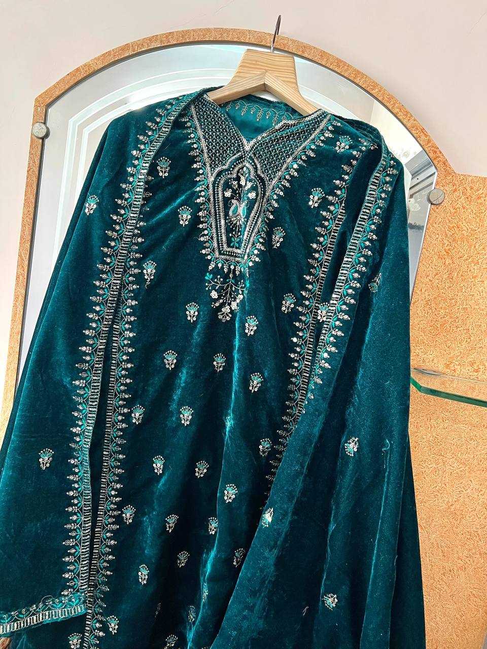 YNF VELVET KESH399 3132 SUITS & DRESSES WHOLESALE HIGH-LOW WEDDING EID SUITS MANUFACTURER