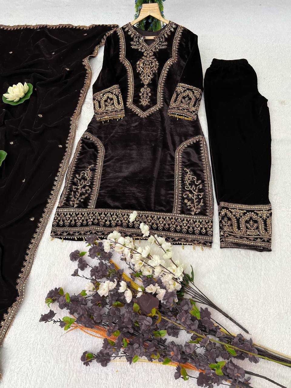 YNF VISCOSE VELVET KESH399 3127 SUITS & DRESSES WHOLESALE  EMBROIDERY VELVET PAKISTANI SUITS MANUFACTURER