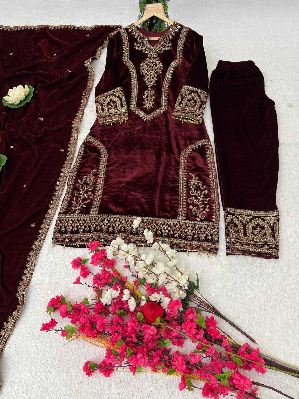 YNF VISCOSE VELVET KESH399 3127 SUITS & DRESSES WHOLESALE  EMBROIDERY VELVET PAKISTANI SUITS MANUFACTURER