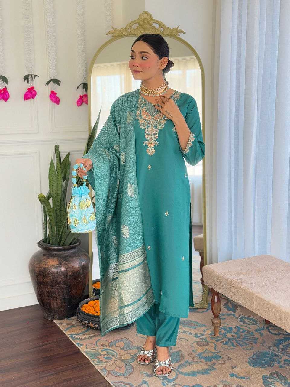 Ynf Viscose KESH529 MOLLY Kurti Wholesale Casual Kurtis Festive Kurtis Long Kurtis Party Wear Kurtis Embroidered Kurtis Manufacturer