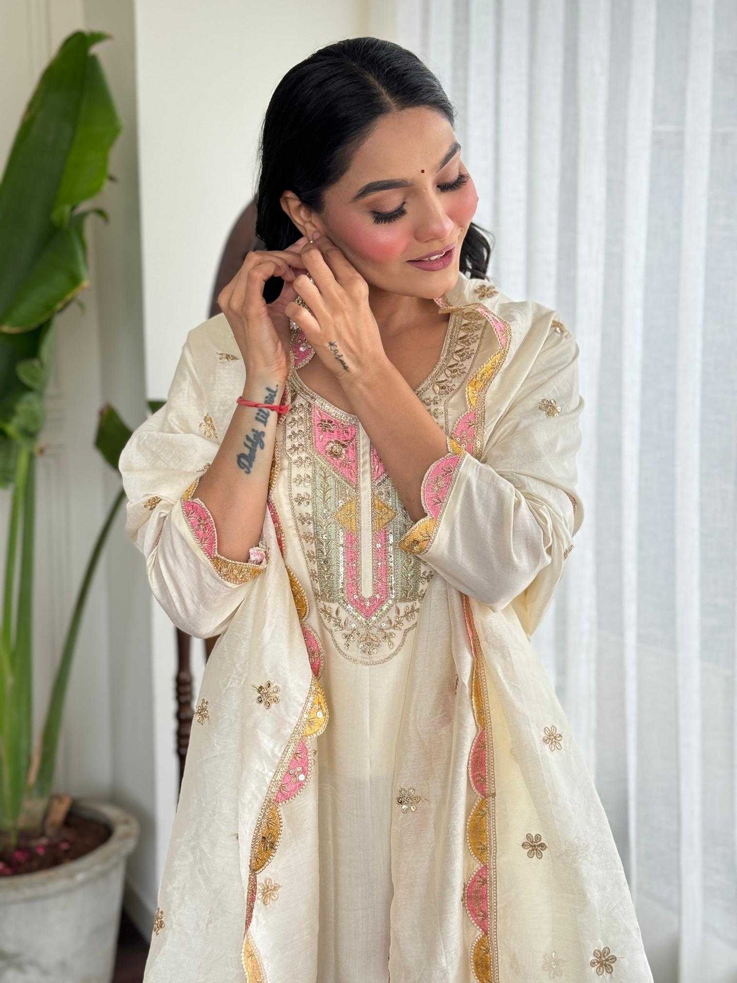 Ynf Viscose KESH545 1023 Kurti Wholesale Embroidered Kurtis Kurti With Pants Manufacturer