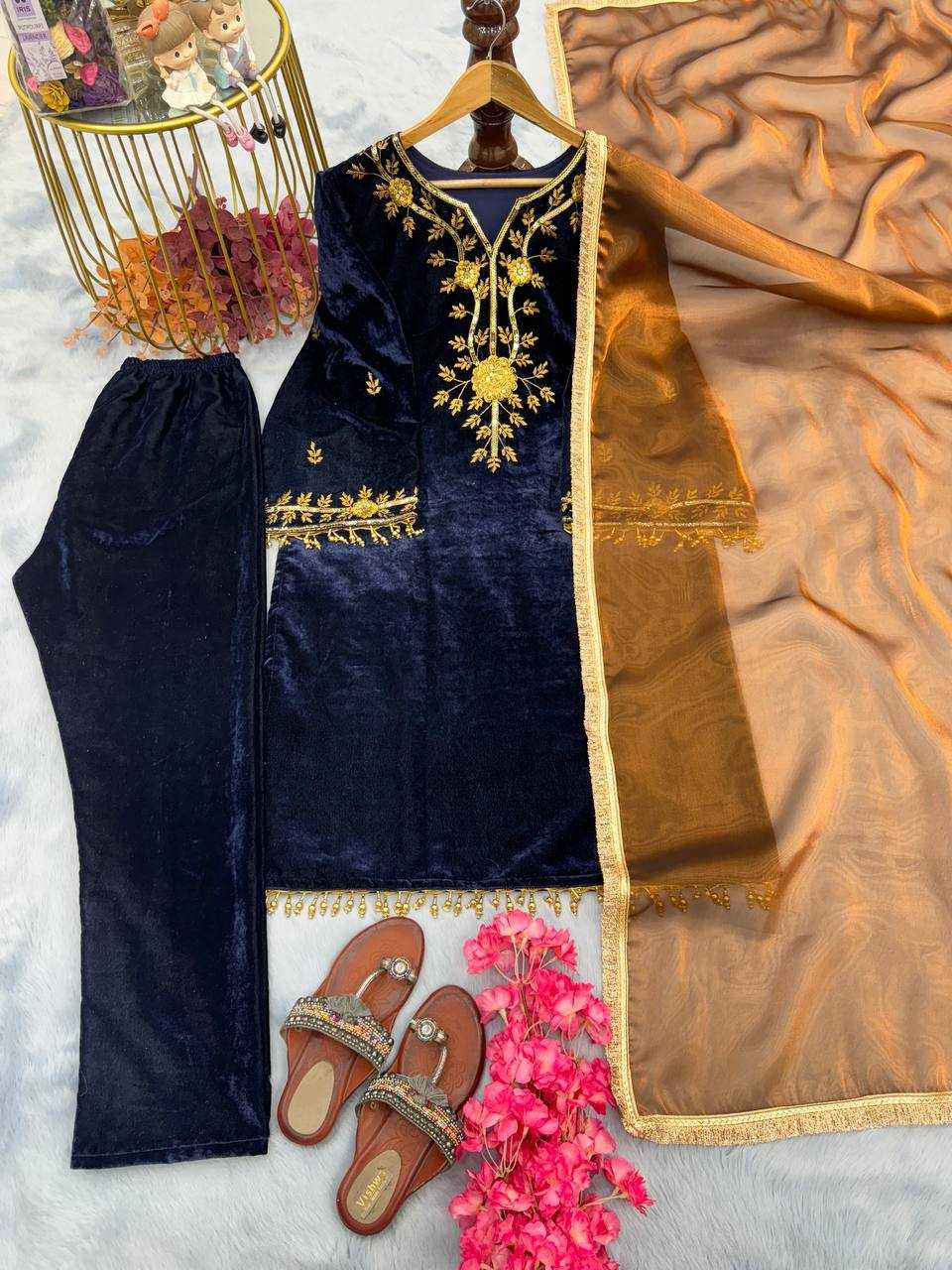 YNF VELVET KESH141 1066 SUITS & DRESSES ISLAMIC CLOTHING WHOLESALE EMBROIDERY PAKISTANI VELVET KASHMIRI LADIES SILK SUITS MANUFACTURER 