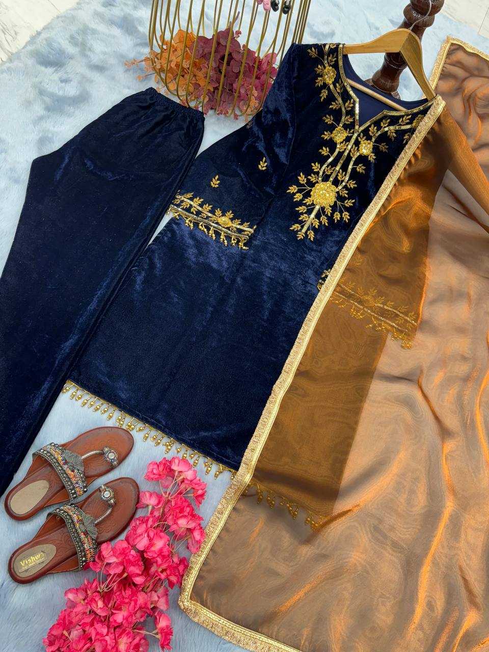 YNF VELVET KESH141 1066 SUITS & DRESSES ISLAMIC CLOTHING WHOLESALE EMBROIDERY PAKISTANI VELVET KASHMIRI LADIES SILK SUITS MANUFACTURER 