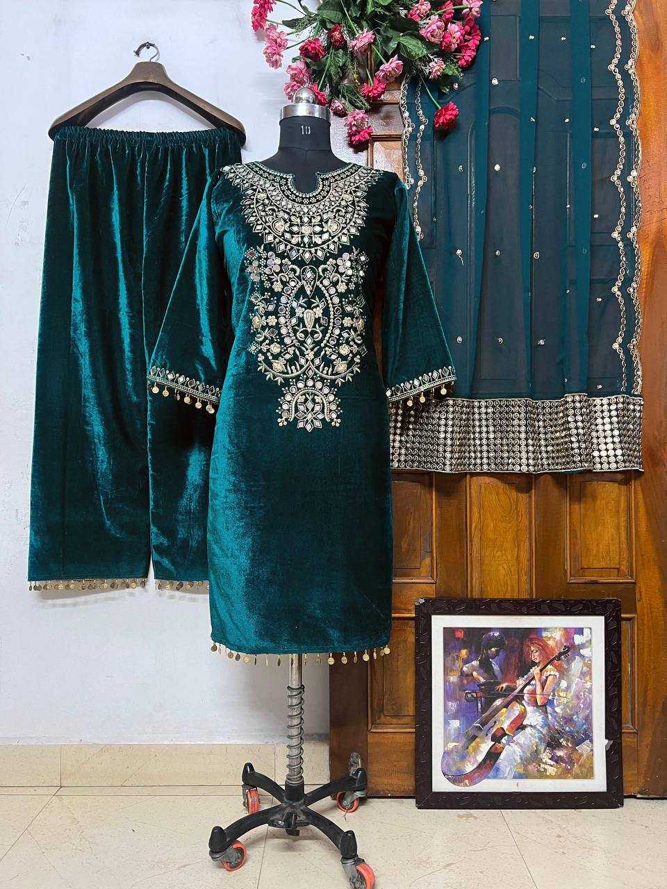 YNF VELVET KESH149 1295 SUITS & DRESSES WHOLESALE KASHMIRI VELVET EMBROIDERY LADIES SILK ZARI WORK  SUITS MANUFACTURER