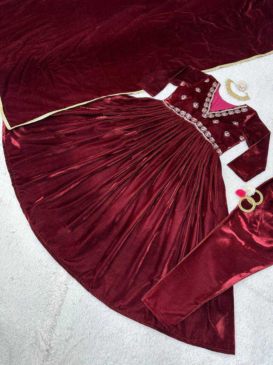 YNF VELVET RIN133 8069 SUITS & DRESSES WHOLESALE VELVET LADIES SILK ANARKALI ZARI WORK SUITS MANUFACTURER